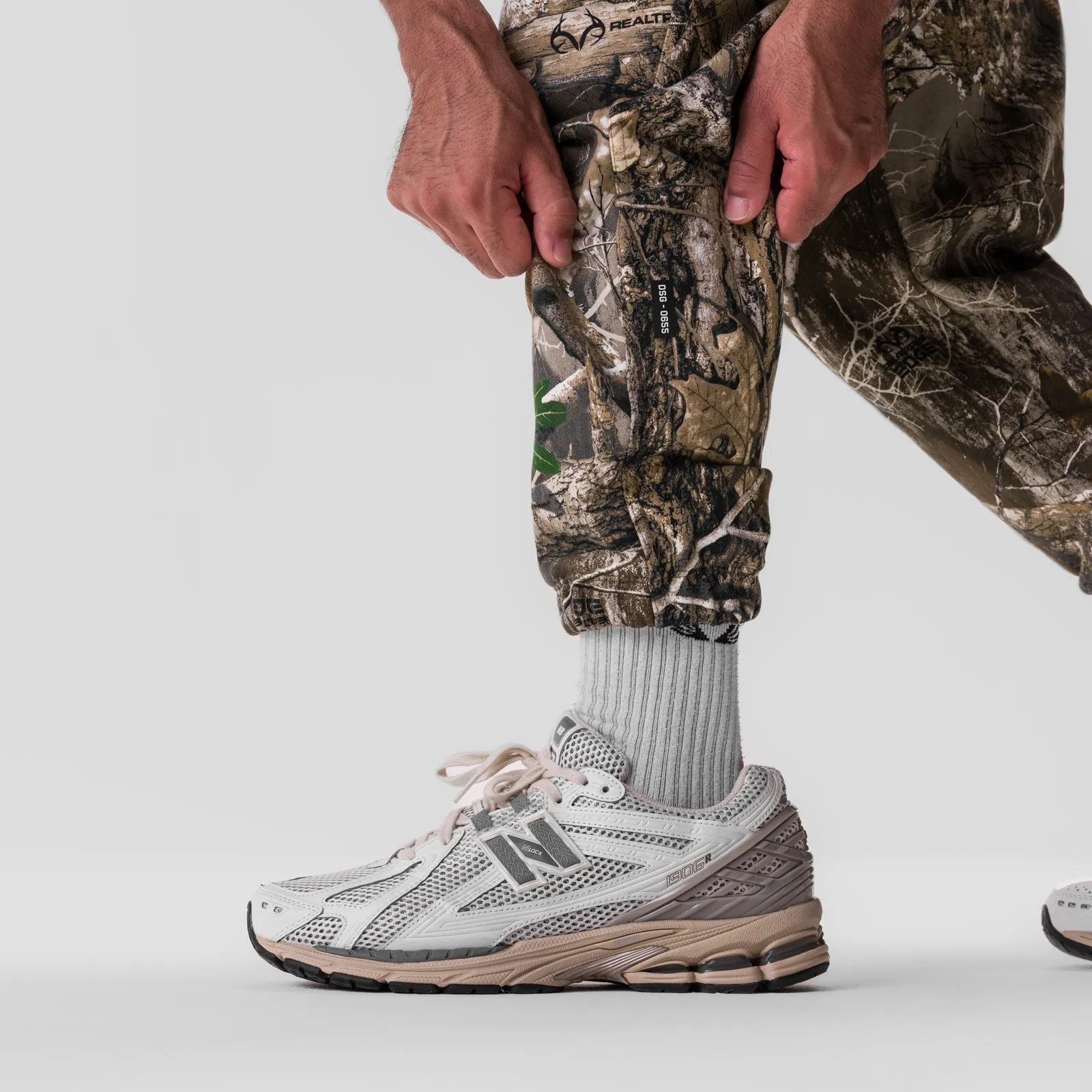 0655. Tech-Terry™ Oversized Sweats - Realtree® Camo "Stacked Wings"