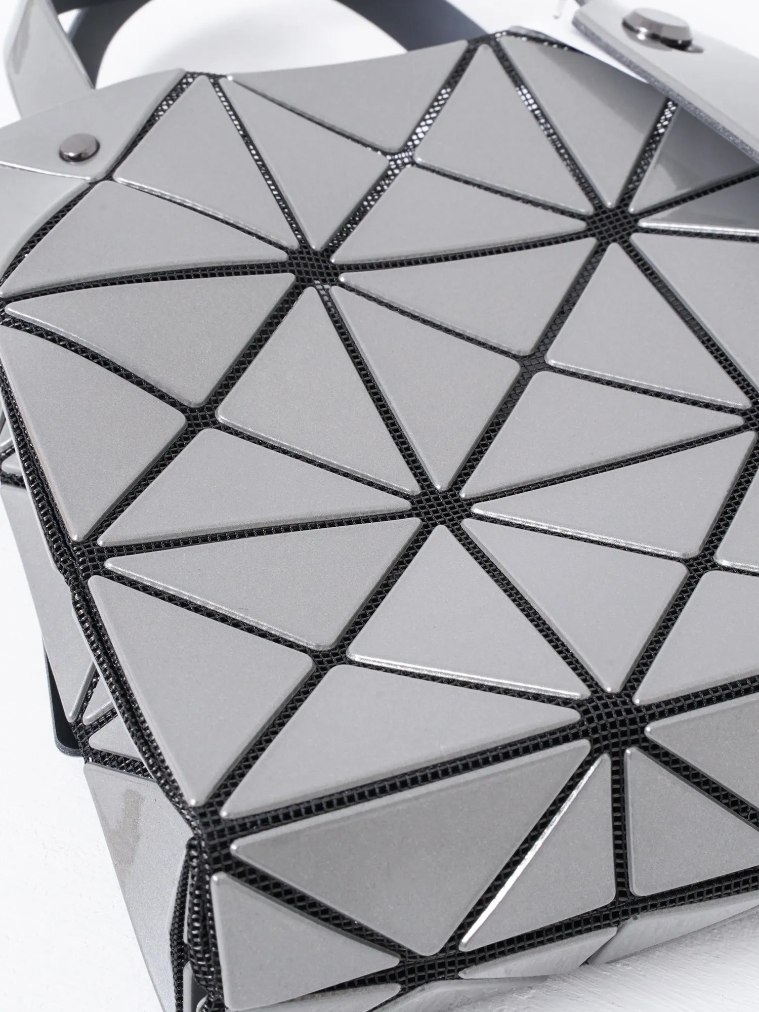 CARAT_94-GUNMETAL_BB38AG610