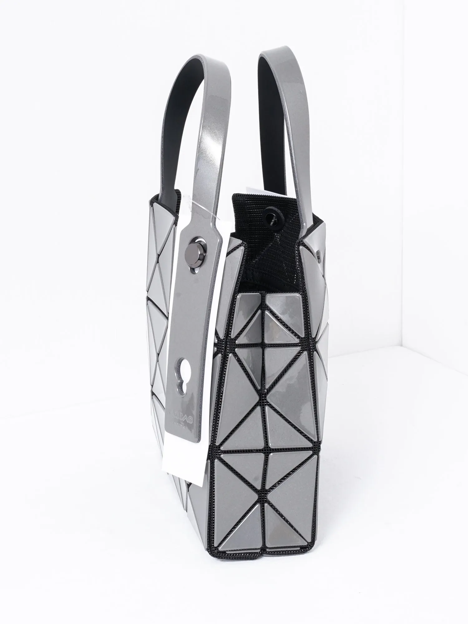 CARAT_94-GUNMETAL_BB38AG610