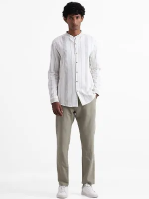ETA Sage Solid Slim-Fit Mid-Rise Blended Linen Blended Linen Chinos ETA Sage Solid Slim-Fit Mid-Rise Blended Linen Blended Linen Chinos